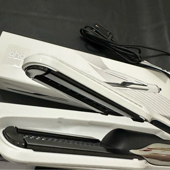 GHD Duet Style 2-in-1 Hot Air Styler - white main image 4